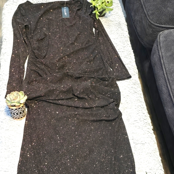 Black with glitter tiny gold dots long sleeves dress. Maxy size S- small. Maxidr - Picture 6 of 8